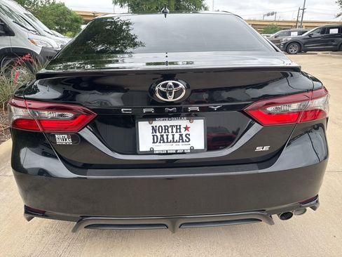 Used 2021 Toyota Camry SE w/ Convenience Package FWD image 5