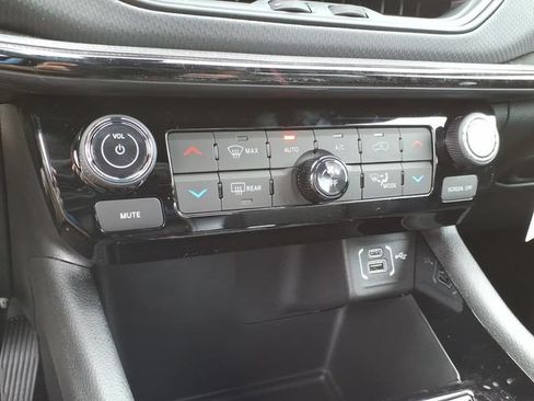 New 2026 Jeep Compass Limited AWD/4WD image 18