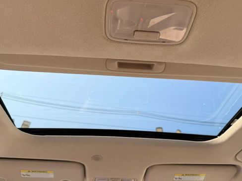 Used 2025 Hyundai Venue SEL FWD image 14