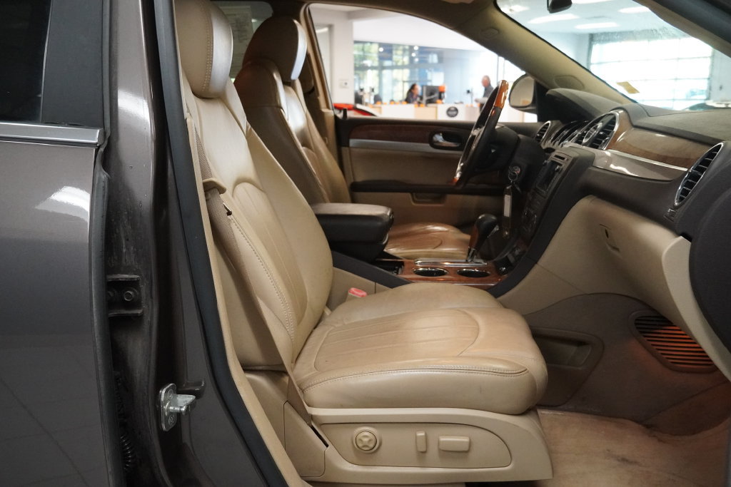 Used 2008 Buick Enclave CXL w/ Entertainment Package #3 FWD image 59