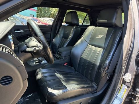 Used 2013 Chrysler 300 S RWD image 8