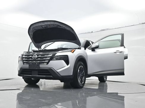 Used 2024 Nissan Rogue SV AWD/4WD image 30