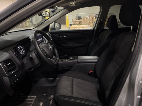 Used 2025 Nissan Rogue SV image 9