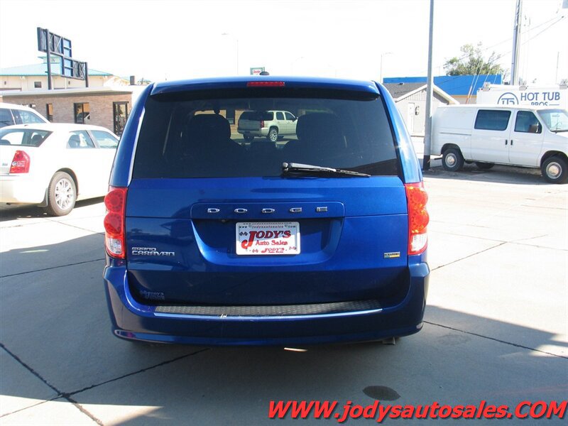 Used 2018 Dodge Grand Caravan SE w/ UConnect Hands-Free Group FWD image 28