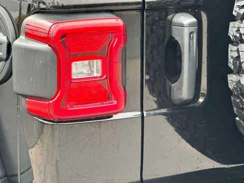 Used 2025 Jeep Wrangler Unlimited Rubicon image 27