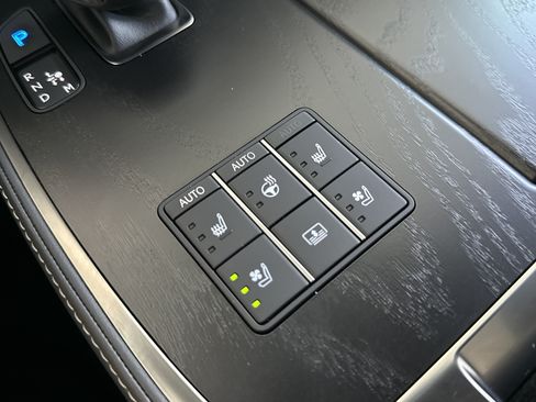 Used 2023 Lexus LS 500h AWD w/ Luxury Package image 50