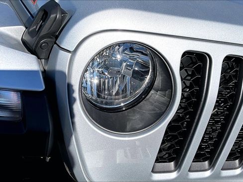 Used 2022 Jeep Gladiator Mojave w/ Trailer Tow Package image 30