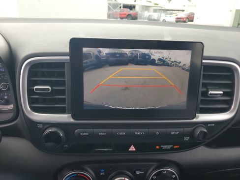 Used 2021 Hyundai Venue SE image 10
