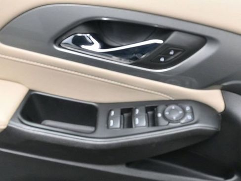 Used 2023 Chevrolet Traverse LS image 18