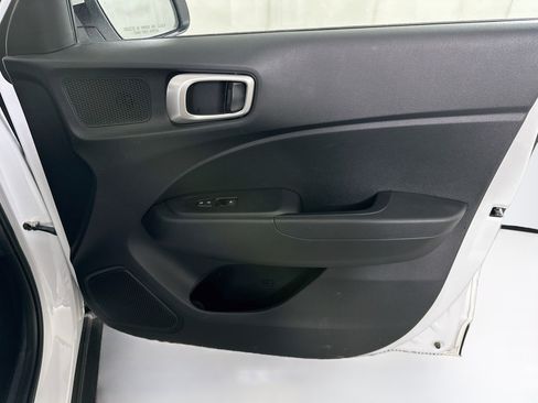 Used 2025 Hyundai Venue SEL FWD image 31