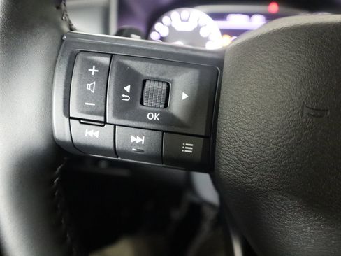 Used 2025 Nissan Rogue SV image 47