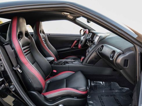 Used 2014 Nissan GT-R Black Edition image 46