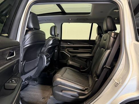 Used 2023 Jeep Grand Cherokee L Limited w/ Luxury Tech Group II RWD image 20
