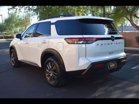 Used 2022 Nissan Pathfinder SV w/ SV Premium Package FWD image 6