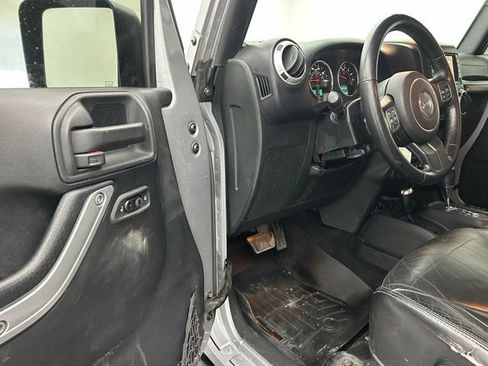 Used 2015 Jeep Wrangler Unlimited Sahara w/ Connectivity Group image 22