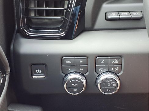 New 2026 GMC Sierra 2500 AT4 w/ AT4 Premium Plus Package AWD/4WD image 16