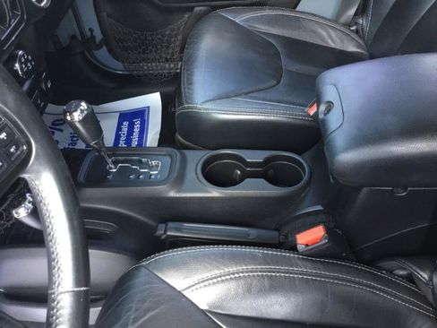 Used 2014 Jeep Wrangler Unlimited Sahara w/ Connectivity Group AWD/4WD image 29