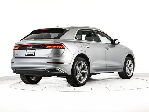 Used 2022 Audi Q8 Premium image 5