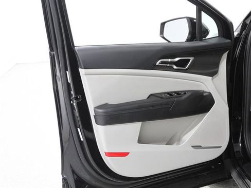 Used 2023 Kia Sportage EX image 4