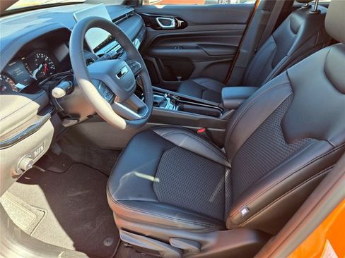 New 2026 Jeep Compass Latitude AWD/4WD image 33
