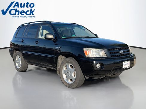 Used 2005 Toyota Highlander 4WD V6 w/ 3rd Row image 1
