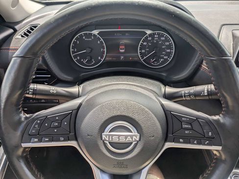 Used 2025 Nissan Sentra SR w/ SR Premium Package FWD image 24