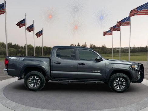 Used 2018 Toyota Tacoma TRD Off-Road image 6