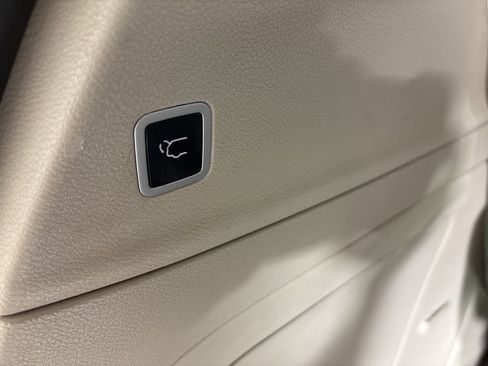 Used 2021 Chrysler Pacifica Touring-L FWD image 22