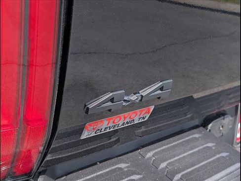 Used 2024 Toyota Tundra Limited AWD/4WD image 17