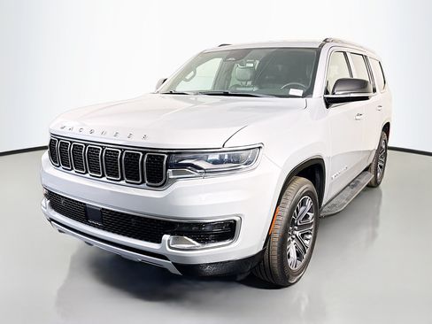 Used 2023 Jeep Wagoneer Series II RWD image 4