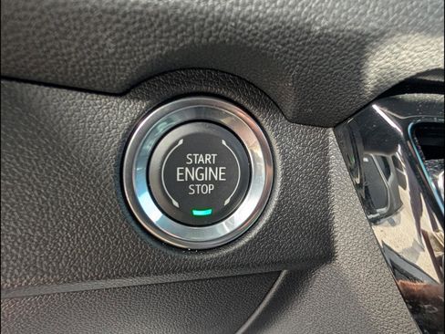 Used 2025 Chevrolet Traverse RS image 14