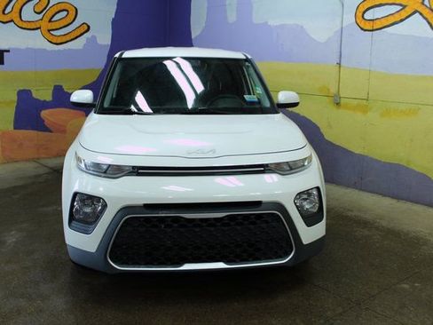 Used 2022 Kia Soul LX w/ Technology Package FWD image 5