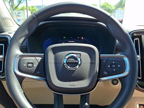 Certified 2026 Volvo XC40 B5 Plus AWD/4WD image 21