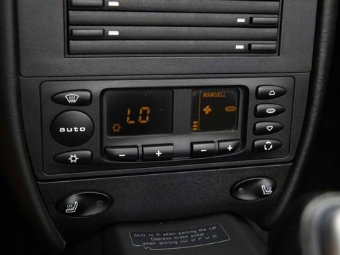 Used 2004 Porsche 911 Carrera 4 AWD/4WD image 28