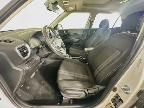 Used 2025 Hyundai Venue SEL FWD image 13