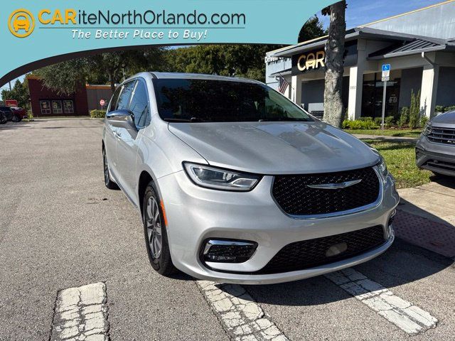 Used 2022 Chrysler Pacifica Limited w/ Uconnect Theater Family Group FWD image 1