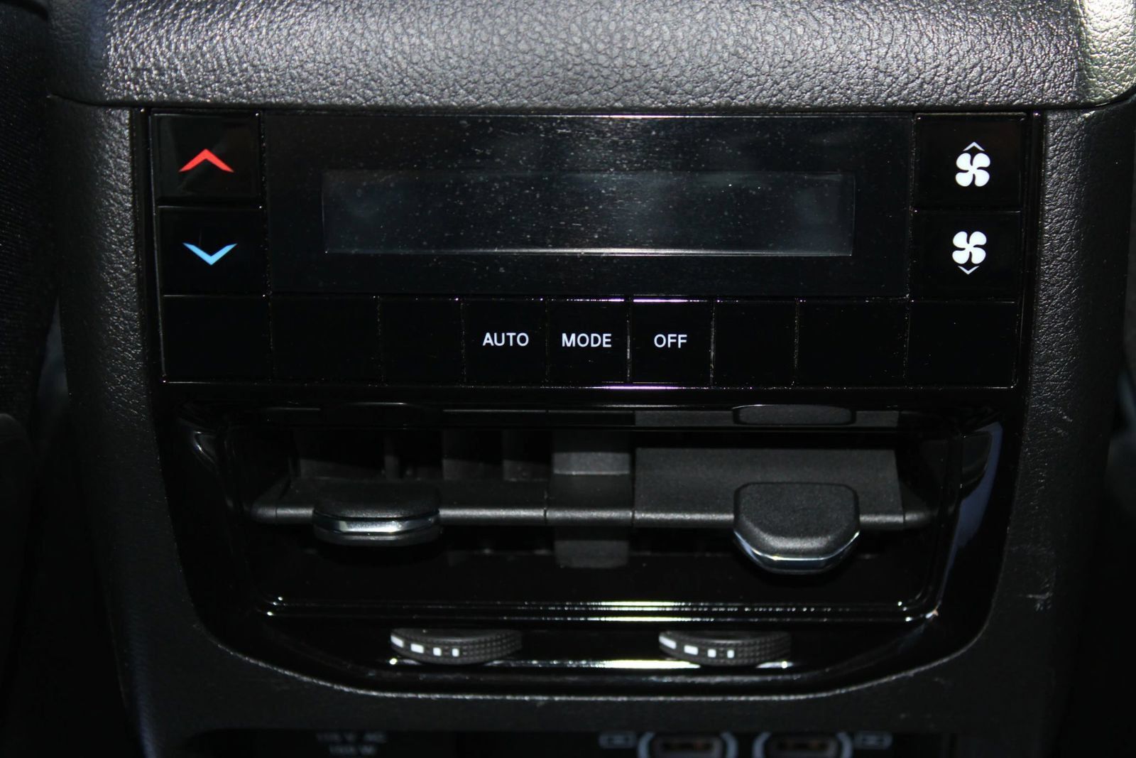 Used 2023 Jeep Grand Cherokee L Laredo RWD image 21