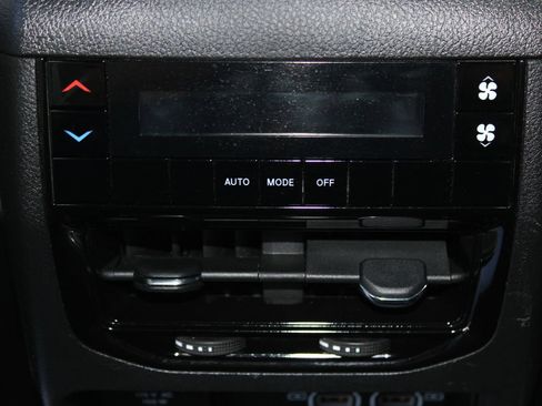Used 2023 Jeep Grand Cherokee L Laredo RWD image 21