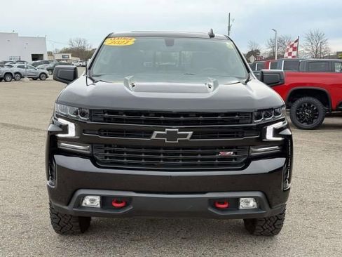Used 2021 Chevrolet Silverado 1500 LT Trail Boss w/ Convenience Package II image 3