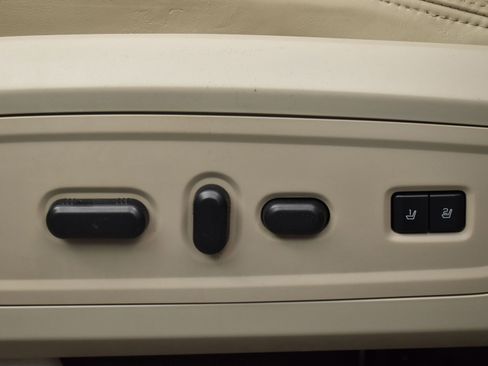 Used 2014 Lincoln Navigator 2WD image 9