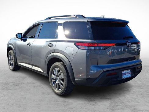 Used 2025 Nissan Pathfinder SV image 3