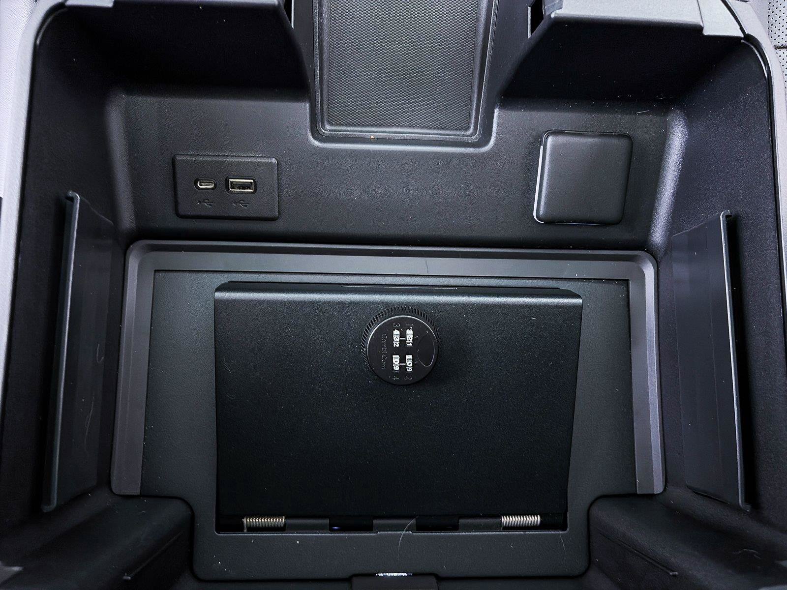 Used 2023 GMC Sierra 1500 Denali AWD/4WD image 9