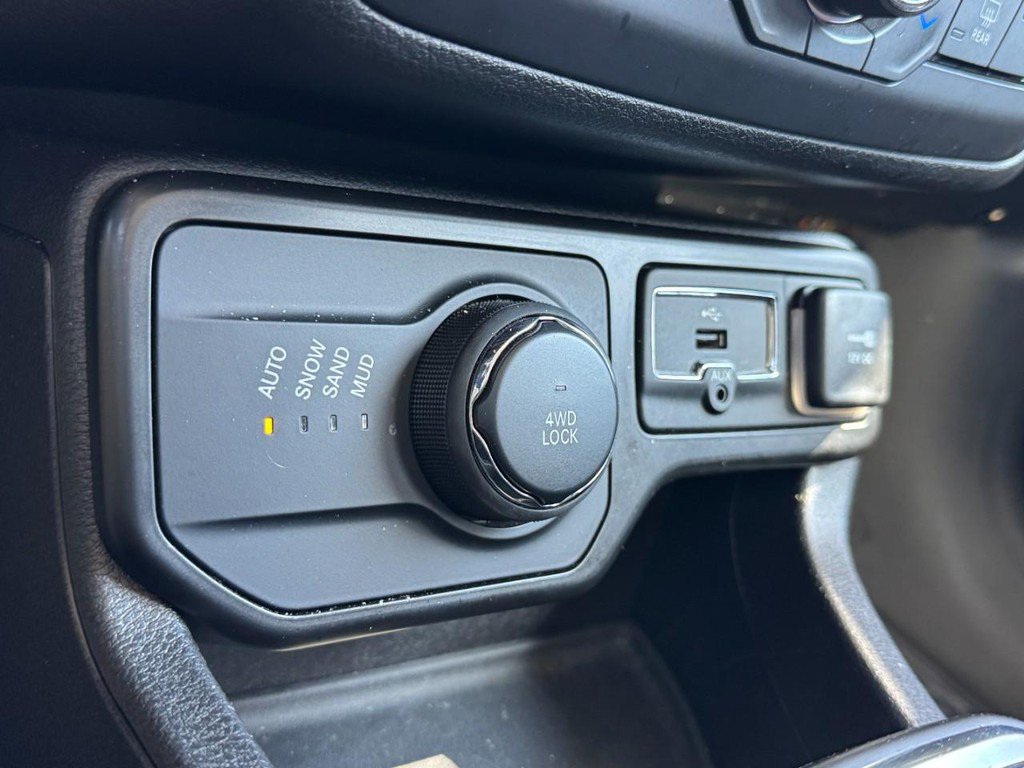 Used 2023 Jeep Renegade Latitude AWD/4WD image 22