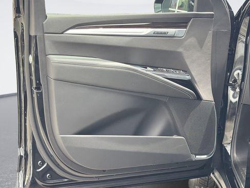 Certified 2026 Cadillac Escalade ESV Luxury AWD/4WD image 21