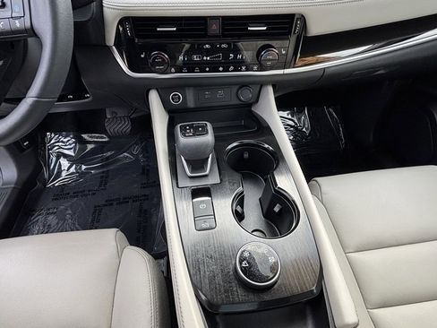 Used 2023 Nissan Rogue SL w/ SL Premium Package image 15