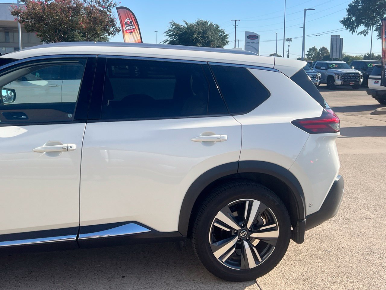 Used 2021 Nissan Rogue Platinum FWD image 17