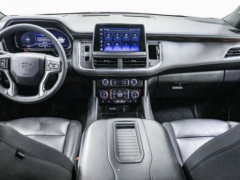 Used 2024 Chevrolet Tahoe Z71 w/ Luxury Package AWD/4WD image 12