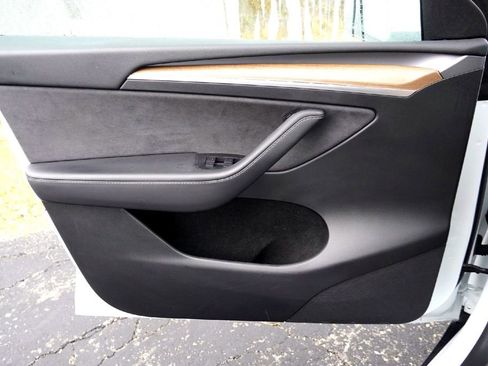 Used 2022 Tesla Model Y Performance image 15