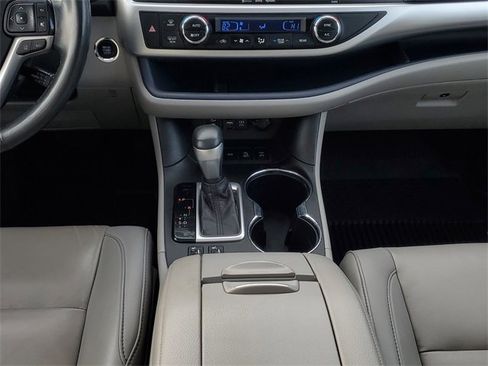 Used 2019 Toyota Highlander XLE image 31