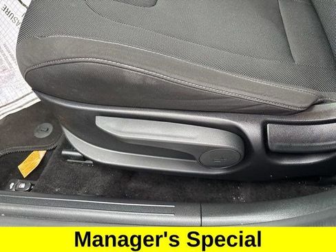 Used 2023 Hyundai Elantra SE image 12